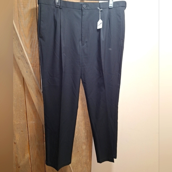 Haggar Cool Right Performance Flex dress slacks in a men's size 42x32. Pre-loved - Picture 1 of 6